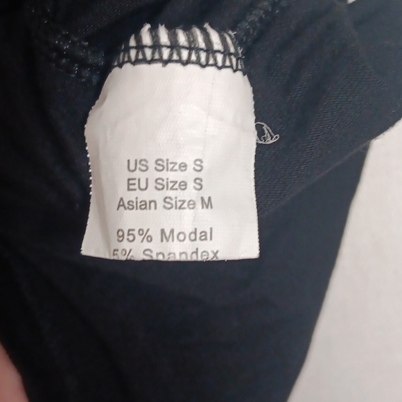 Black Scoop Neck Long Sleeve Layering Tee Size Small - Picture 2 of 3